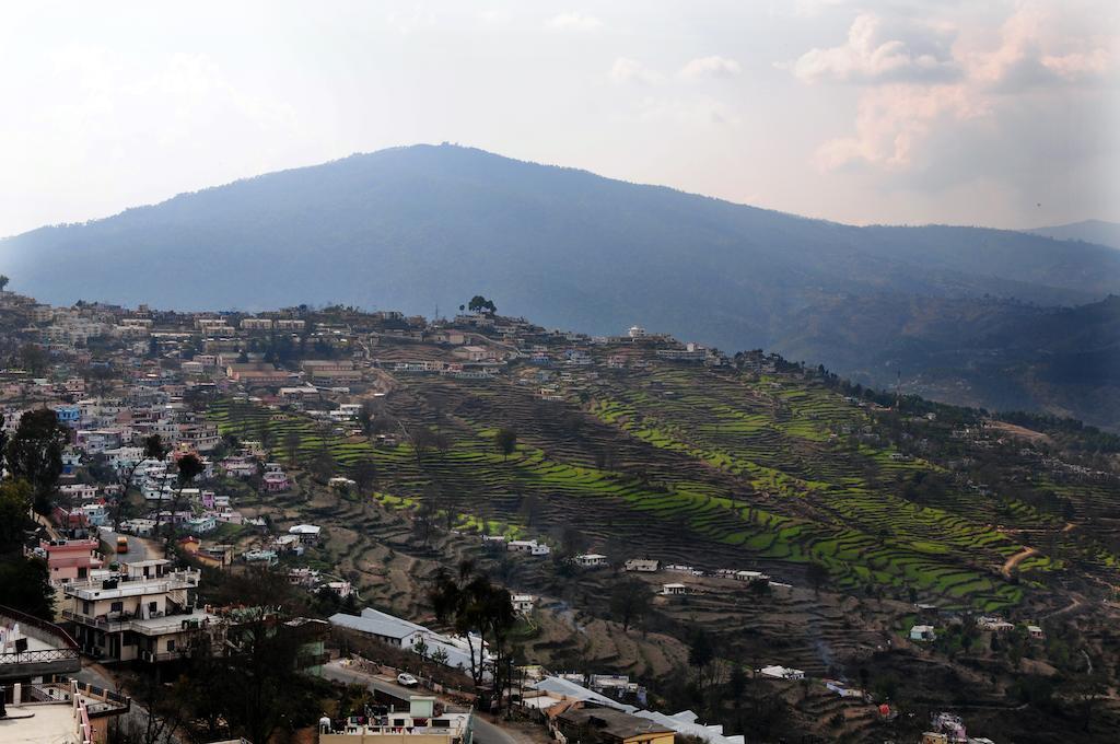 Hotel Sunita Almora Luaran gambar