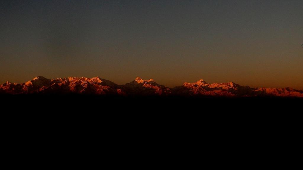 Hotel Sunita Almora Luaran gambar
